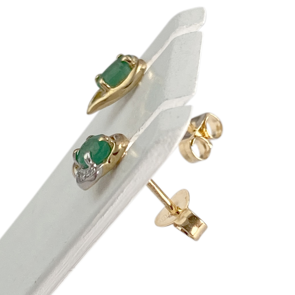 Boucles d'oreilles d'occasion  or 750 2 tons émeraudes - vue 2