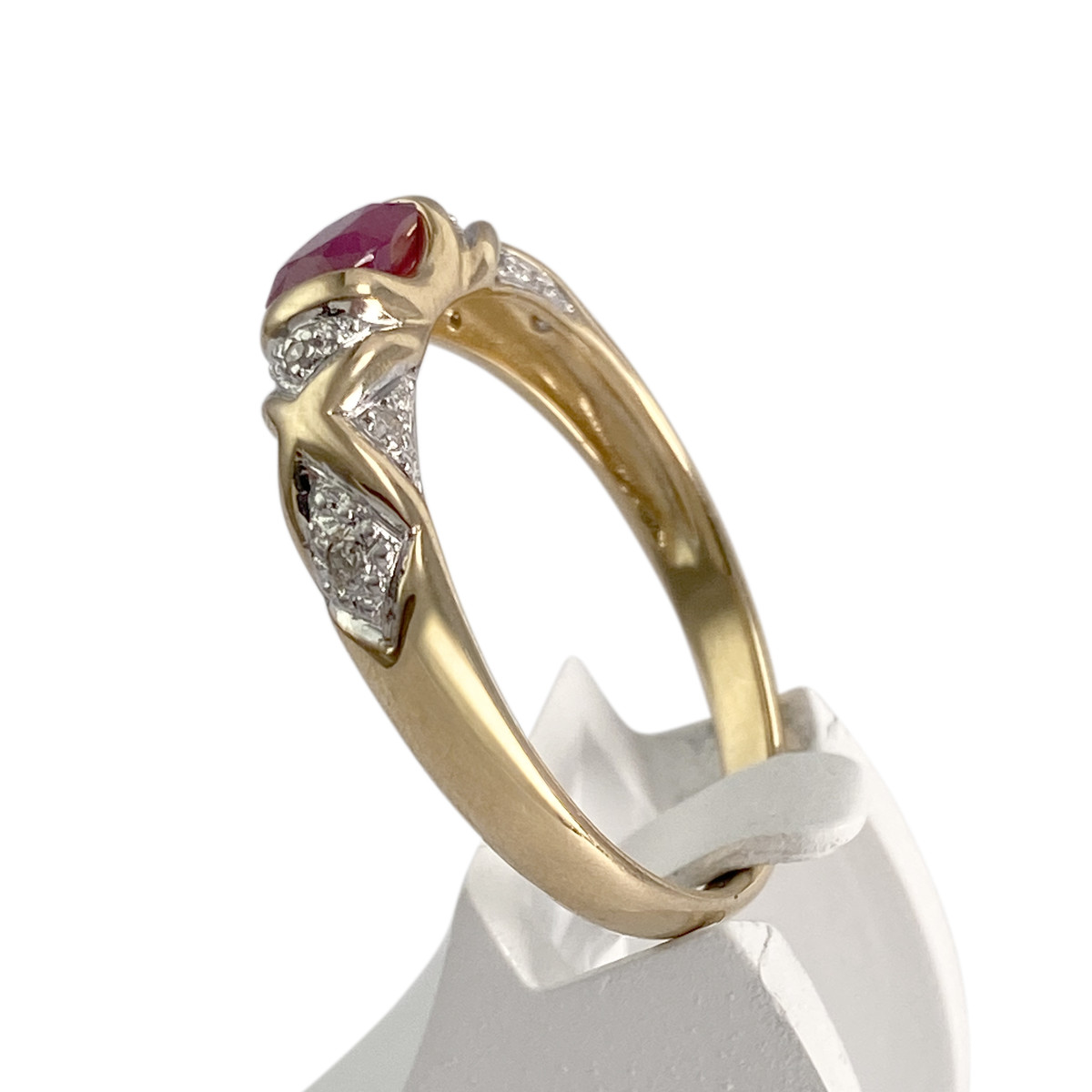 Bague d'occasion  or 2 tons 750 diamants rubis - vue 2