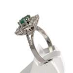 Bague d'occasion or 750 blanc émeraude diamants - vue 2
