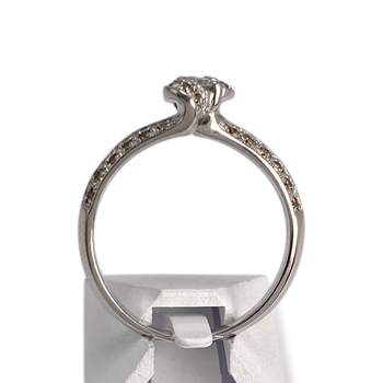 Tweedehands goud 750 witte diamanten ring