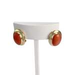 Boucles d'oreilles d'occasion or 750 jaune pierre cabochon en corail - vue 1