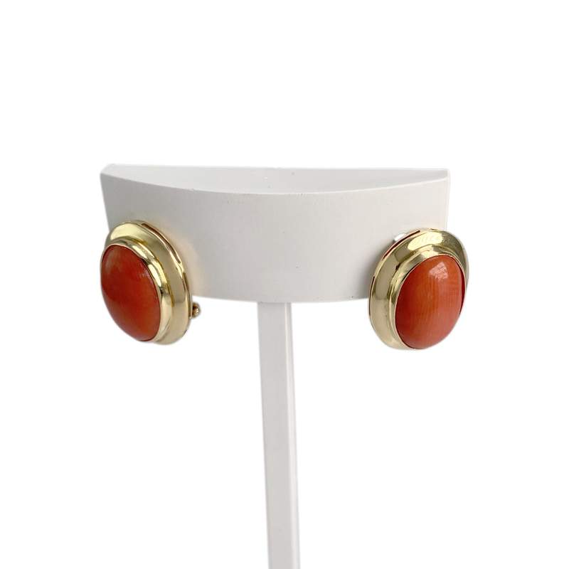 Boucles d'oreilles d'occasion or 750 jaune pierre cabochon en corail - vue 1