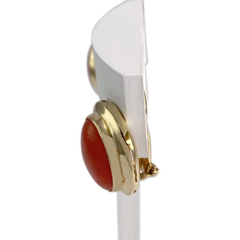 Boucles d'oreilles d'occasion or 750 jaune pierre cabochon en corail - vue 2