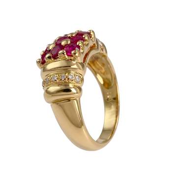 Tweedehands ring van 750 geelgoud met rode robijn en diamant