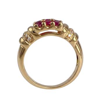 Tweedehands ring van 750 geelgoud met rode robijn en diamant