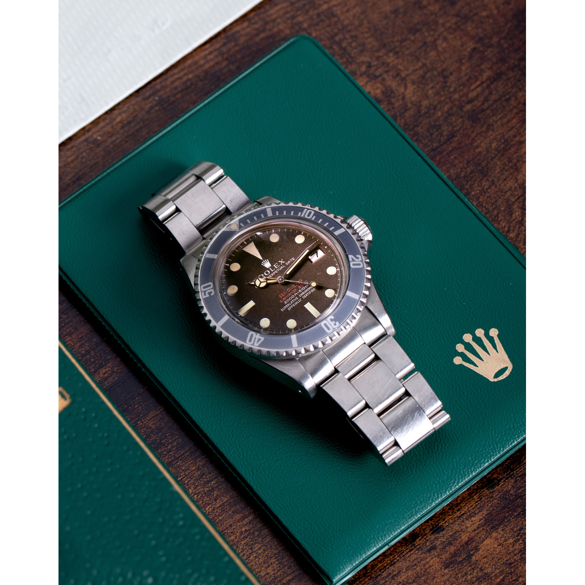 Montre d'occasion ROLEX Sea-Dweller 1665 Double Red Mk2 'Tropical' - Thin case mixte mouvement automatique certifié (cosc) bracelet acier - vue D2