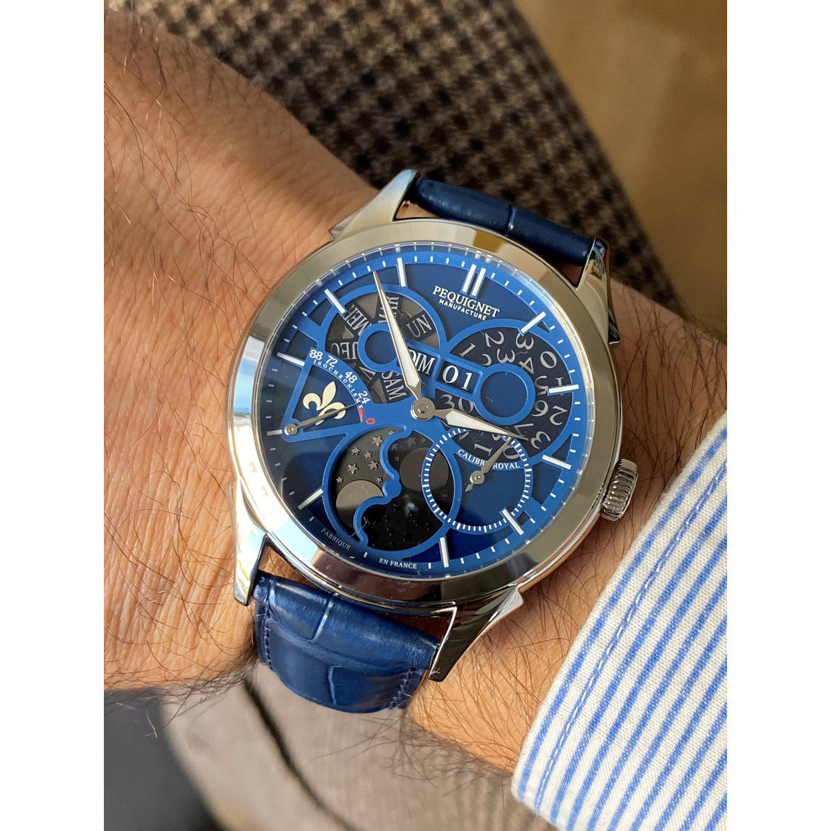 Montre d'occasion PEQUIGNET Royale Saphir homme automatique bracelet cuir d'origine - vue porté 1