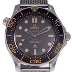 Montre d'occasion OMEGA Seamaster 300 Diver '007' homme mouvement automatique certifié (cosc) bracelet titane - vue D1