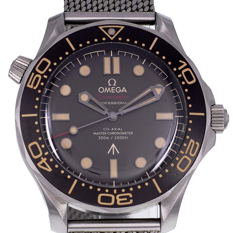Montre d'occasion OMEGA Seamaster 300 Diver '007' homme mouvement automatique certifié (cosc) bracelet titane - vue D1