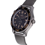 Montre d'occasion OMEGA Seamaster 300 Diver '007' homme mouvement automatique certifié (cosc) bracelet titane - vue D2