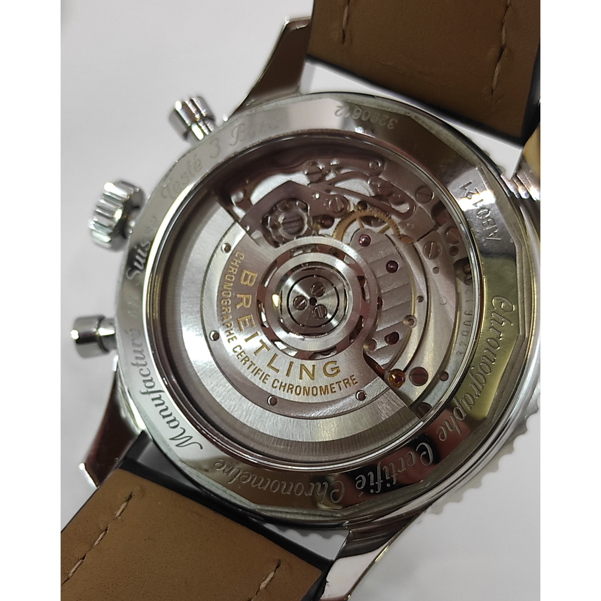 Montre d'occasion BREITLING Navitimer 01 Manufacture homme automatique bracelet cuir cresus - vue D3