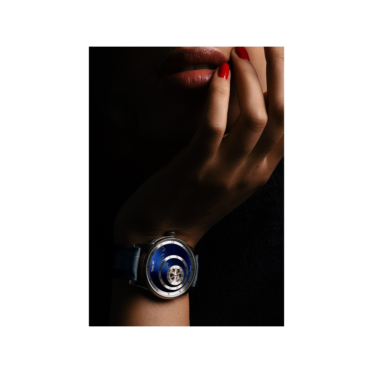 Montre d'occasion TRILOBE Les Matinaux 40.5 mm homme automatique bracelet cuir d'origine - vue porté 1