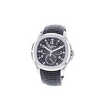 Montre d'occasion PATEK PHILIPPE Aquanaut Travel Time homme mouvement automatique certifié (cosc) bracelet caoutchouc - vue porté 3