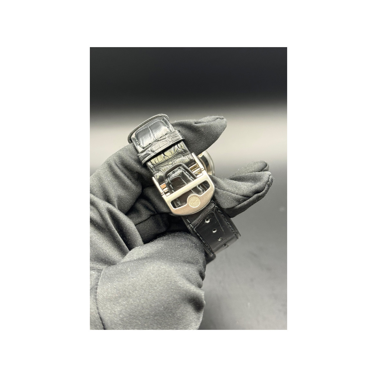 Montre d'occasion IWC Portugaise homme automatique bracelet cuir d'origine - vue porté 1
