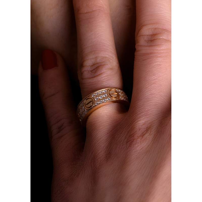 Bague d'occasion CARTIER Love Pavé femme or rose 750/1000 - vue porté 2