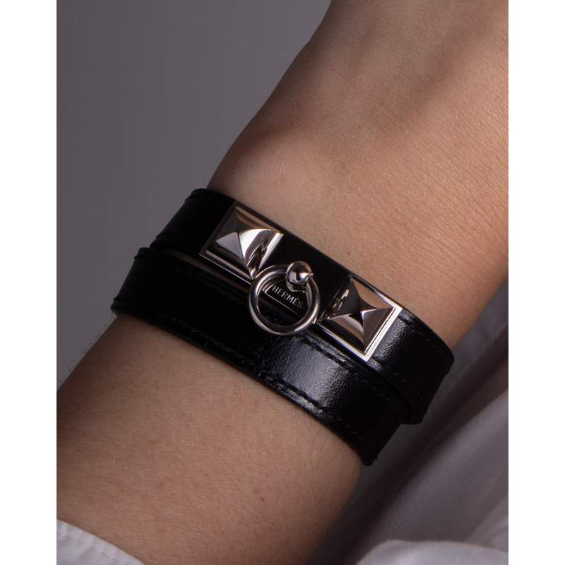 Bracelet d'occasion HERMES Rivale Double Tour femme cuir plaqué or - vue porté 2