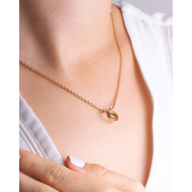 Collier d'occasion CARTIER Trinity femme 3 ors 750/1000 - vue porté 2