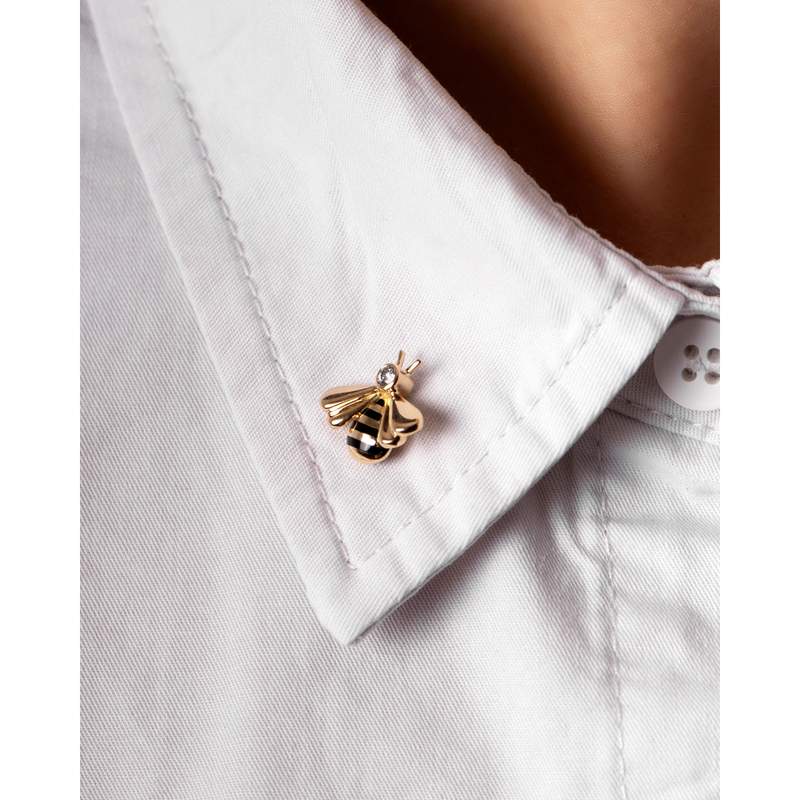 Autres-bijoux d'occasion CARTIER Broche Abeille or jaune 750/1000 - vue porté 1