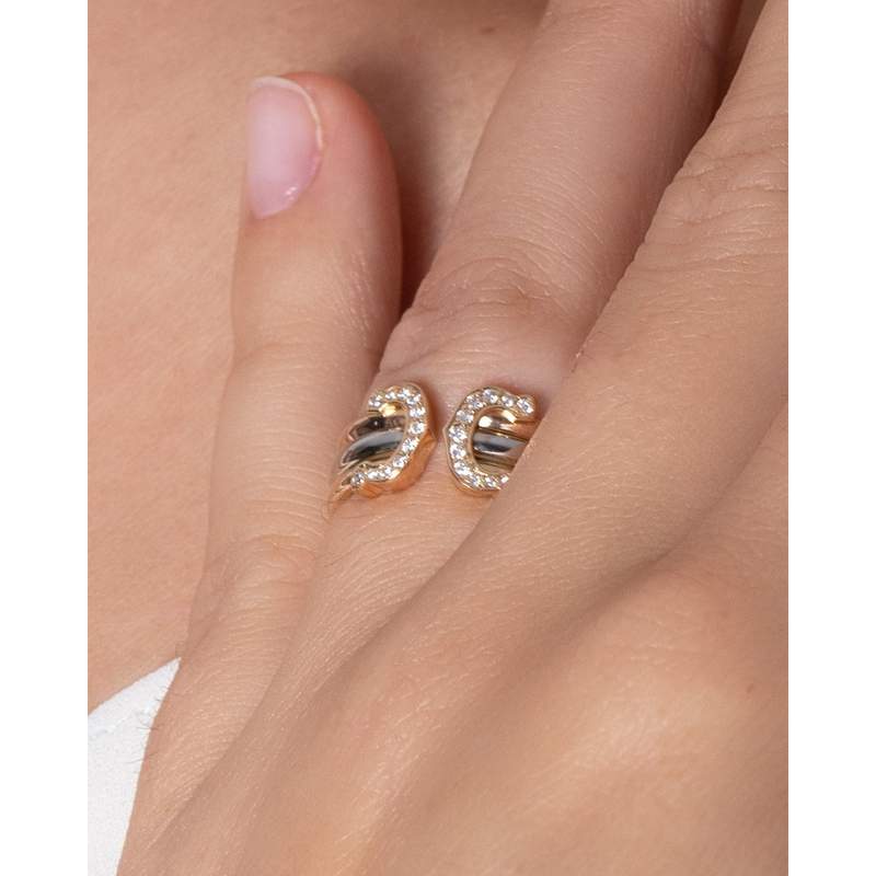 Bague d'occasion CARTIER Double C Diamants femme 3 ors 750/1000 - vue porté 2
