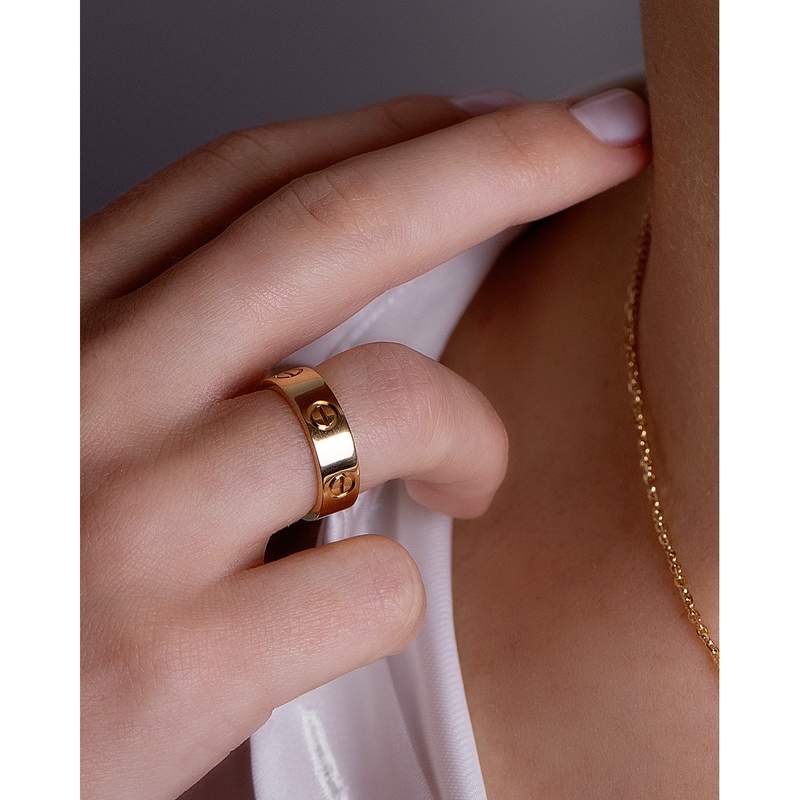 Bague d'occasion CARTIER Love mixte or jaune 750/1000 - vue porté 1