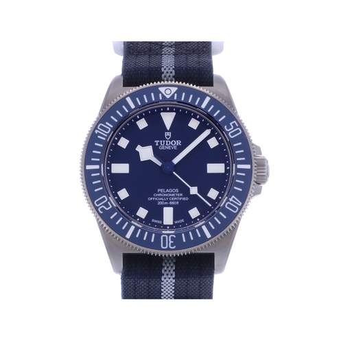 Tweedehands TUDOR Pelagos FXD Marine Nationale herenhorloge met gecertificeerd automatisch uurwerk (COSC) en NATO-band