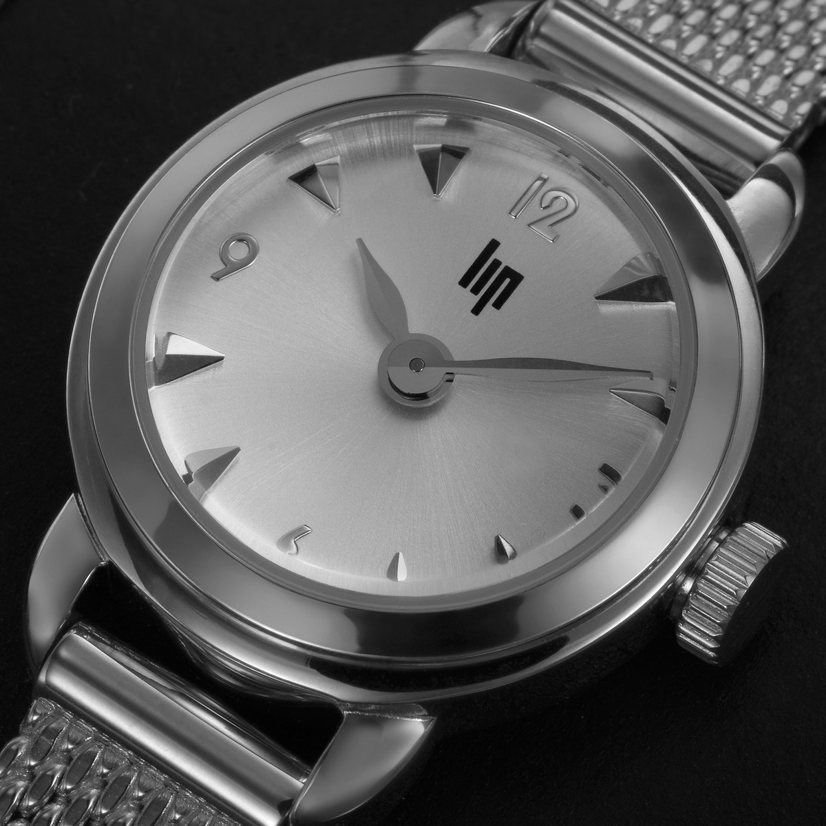 Montre Lip femme en acier - vue D1