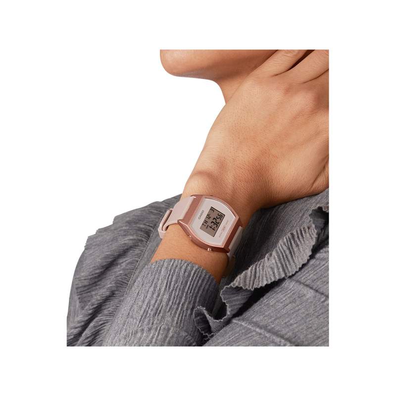Montre Casio femme résine rose - vue porté 1