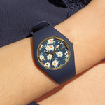Montre Ice Watch medium femme plastique silicone bleu - vue porté 1