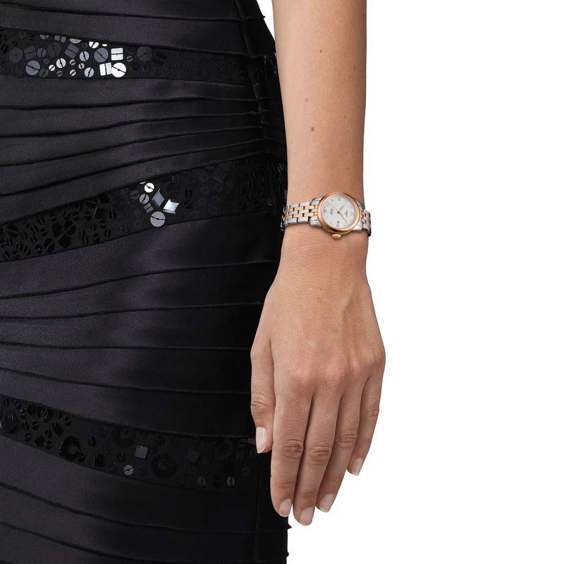 Montre TISSOT T-LADY LE LOCLE femme automatique cadran gris bracelet PVD bicolore - vue porté 1