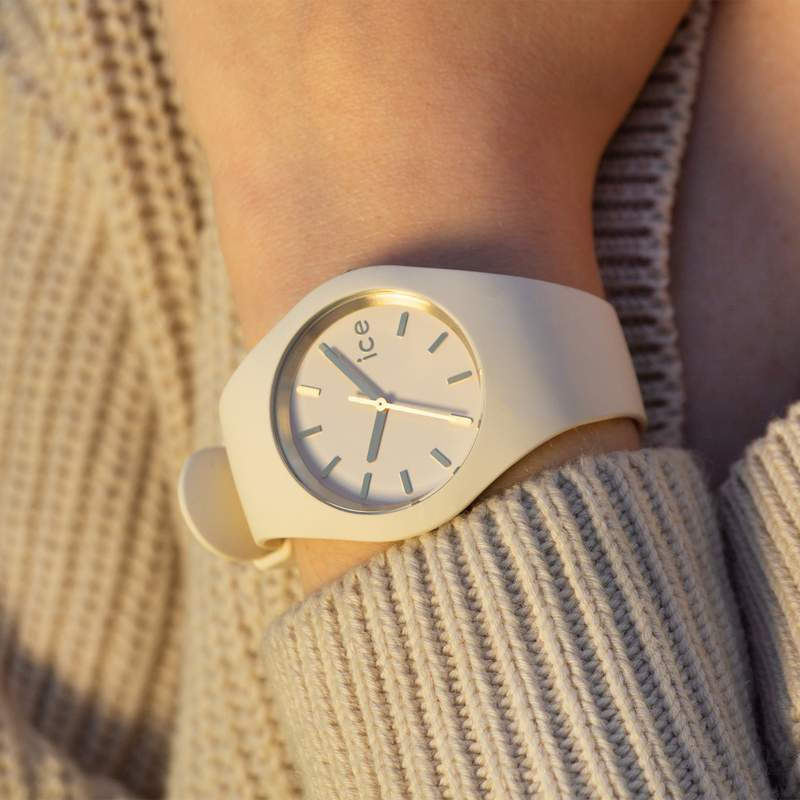 Montre Ice Watch Femme silicone beige - vue porté 1