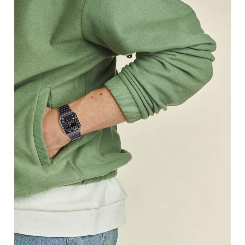 Montre Casio mixte résine gris bracelet acier gris - vue porté 1