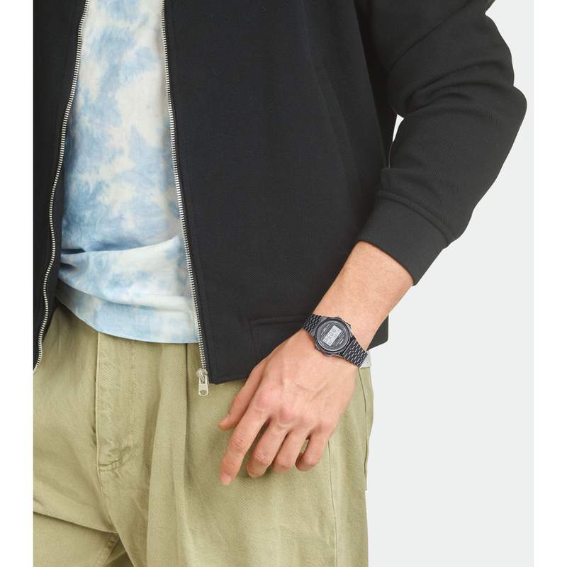 Montre Casio mixte résine gris bracelet acier gris - vue porté 1
