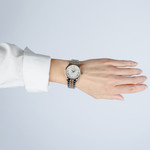 Balmain femme cadran nacre bracelet acier bicolore rose - vue porté 1