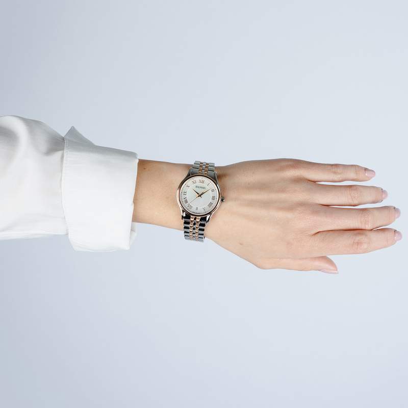 Balmain femme cadran nacre bracelet acier bicolore rose - vue porté 1