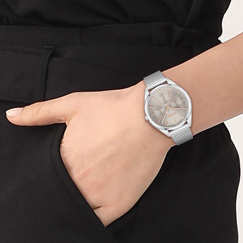 Montre Boss femme bracelet acier argent - vue porté 1