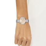 Montre Boss femme bracelet acier argent - vue porté 1
