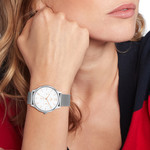 Montre Tommy Hilfiger femme acier - vue porté 2