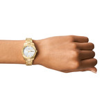Montre FOSSIL femme bracelet acier doré jaune - vue porté 1