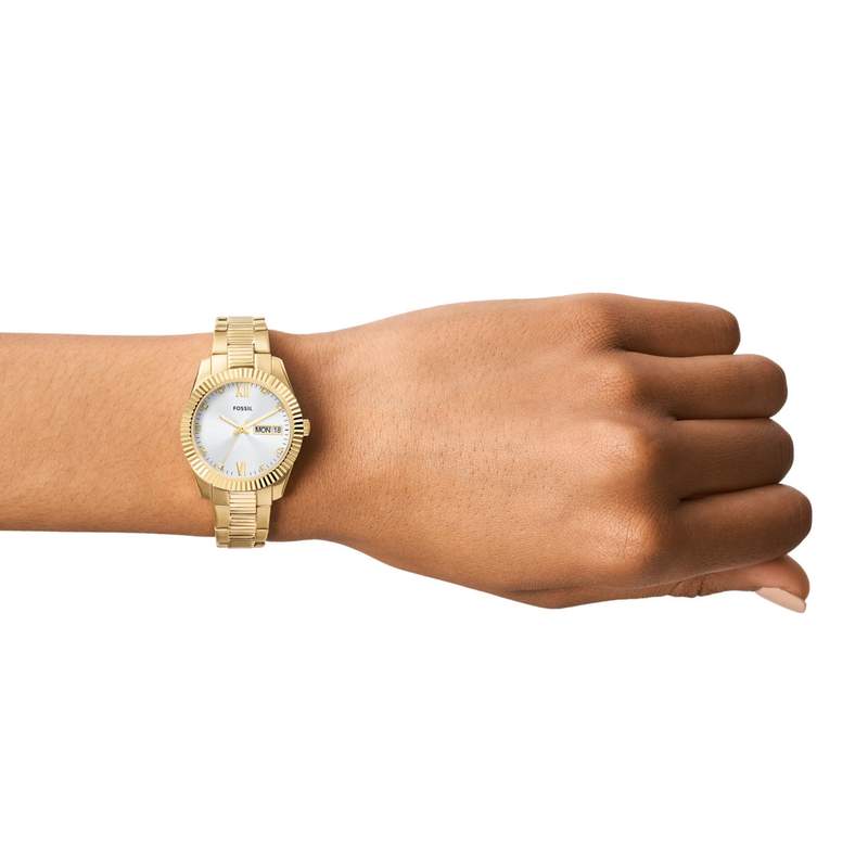 Montre FOSSIL femme bracelet acier doré jaune - vue porté 1