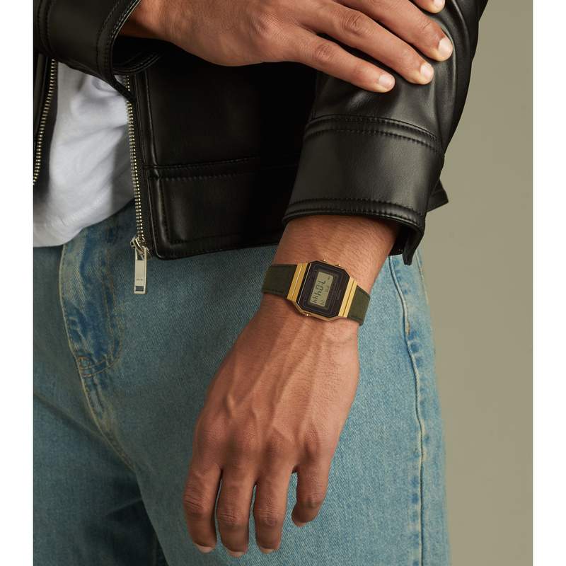 Montre CASIO mixte résine bracelet tissu gris fonce - vue porté 1