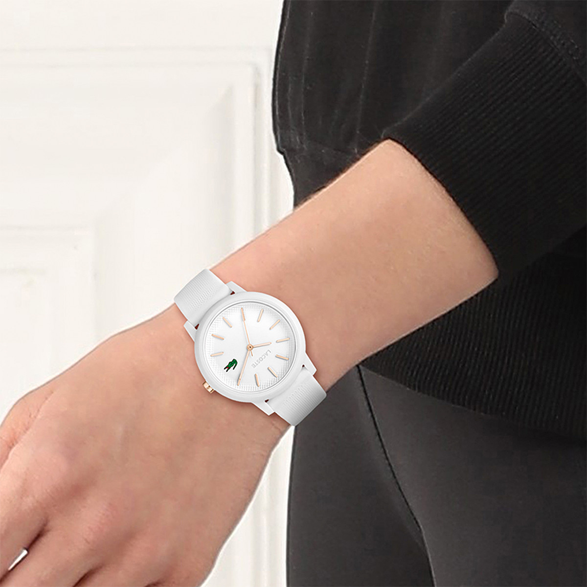 Montre Lacoste 12.12 femme résine bracelet silicone blanc - vue porté 1