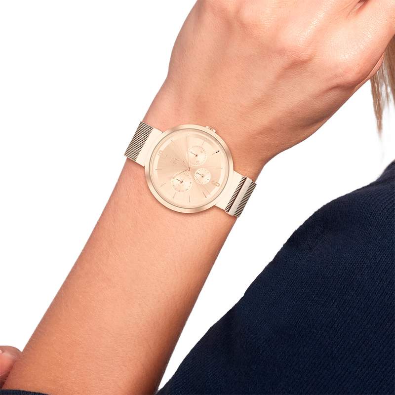 Montre TOMMY HILFIGER Lidia femme bracelet acier doré rose - vue porté 1