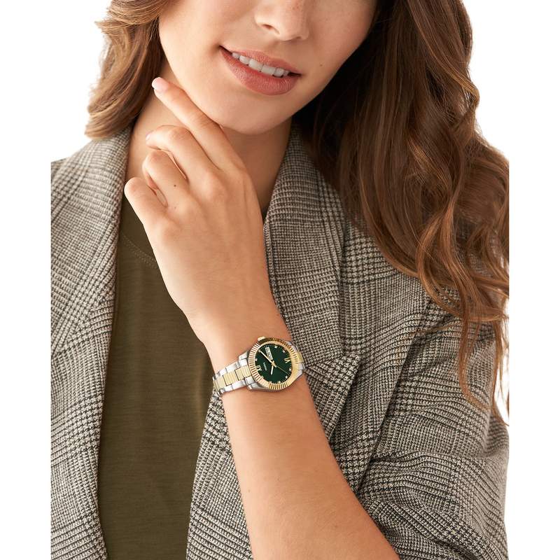 Montre FOSSIL Scarlette femme bracelet acier bicolore - vue porté 1