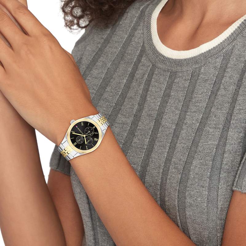 Montre TOMMY HILFIGER Monica femme bracelet acier bicolore jaune - vue porté 1