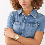 Montre FOSSIL Scarlette femme bracelet acier doré - vue porté 1