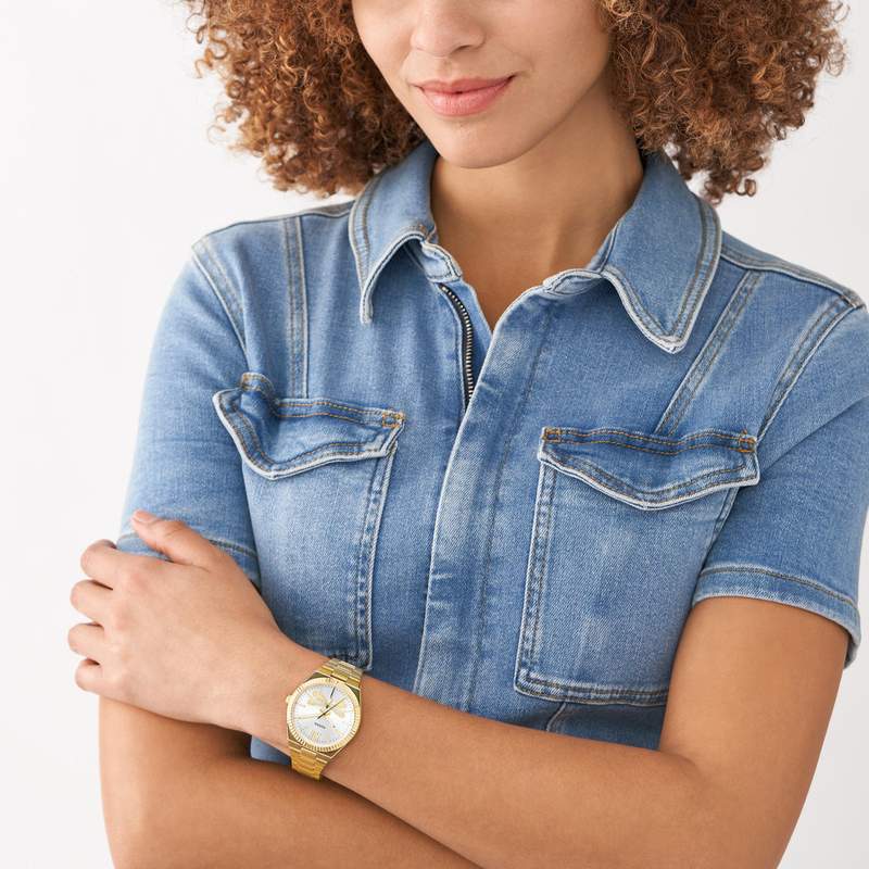 Montre FOSSIL Scarlette femme bracelet acier doré - vue porté 1