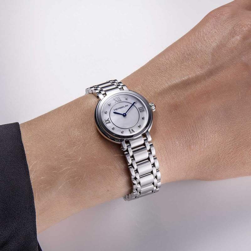 Montre HERBELIN Galet femme bracelet acier argent - vue porté 1