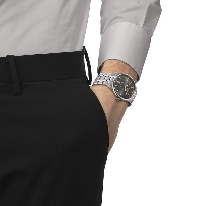 Montre TISSOT t-classic mixte automatique bracelet acier gris - vue porté 1