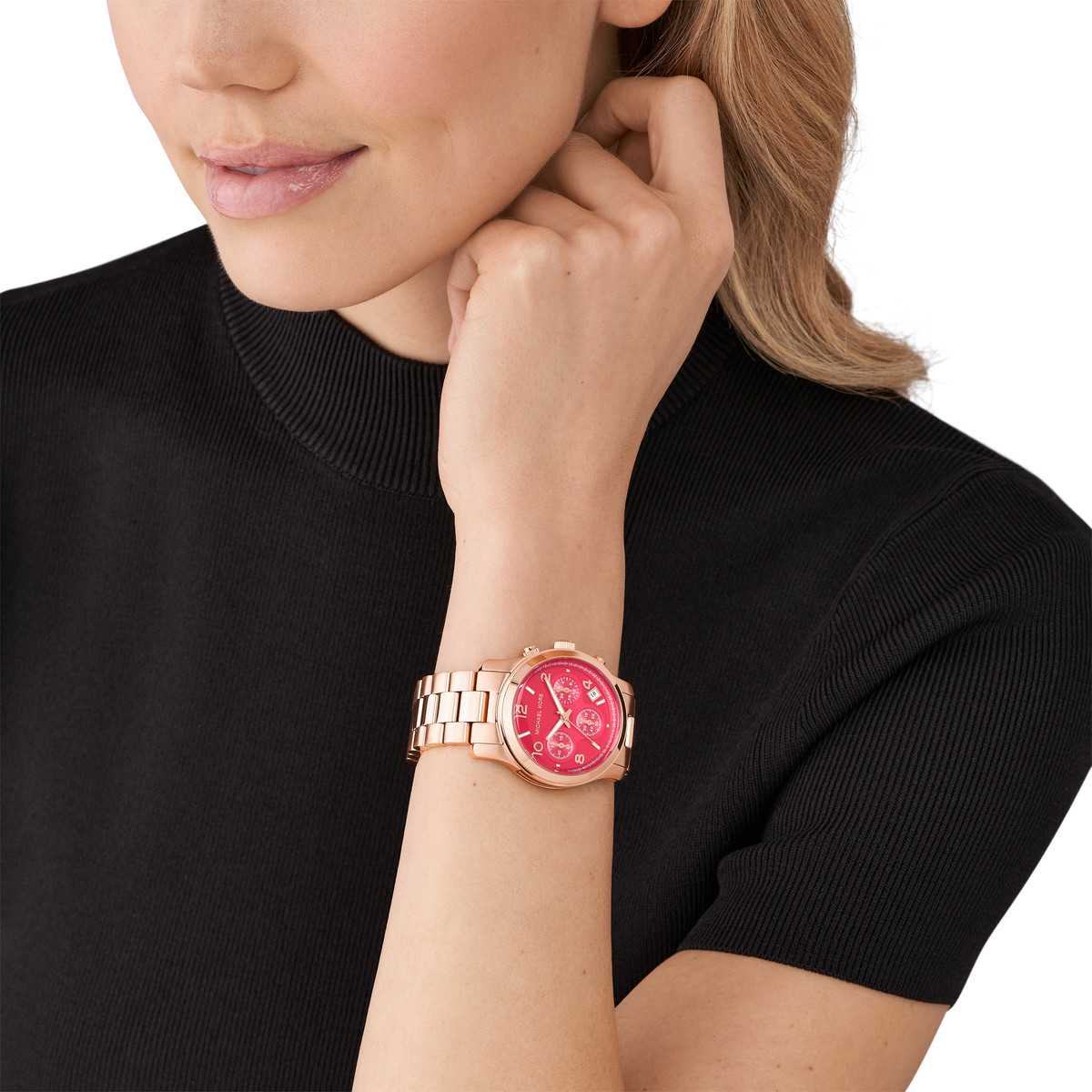 Montre MICHAEL KORS Runway femme  doré rose - vue porté 1