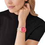 Montre MICHAEL KORS Runway femme  doré rose - vue porté 1